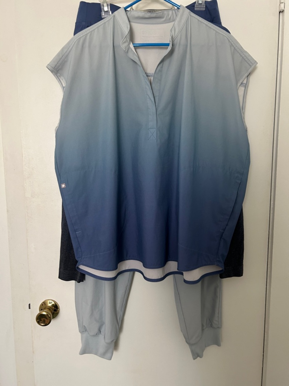 Figs  scrubs Sleeveless Ombre Blue  Top and bottoms brand new no tags